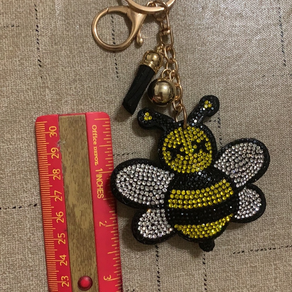 New Bee Rhinestone Keychain 2” - Picture 6 of 6